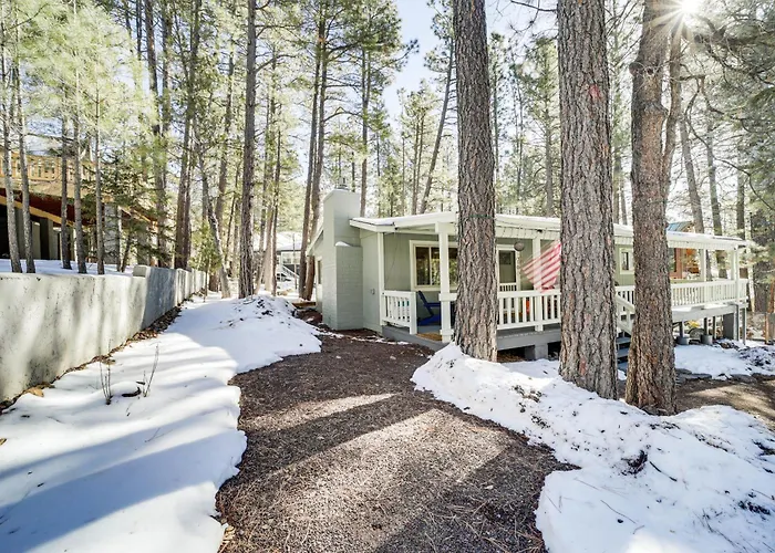 Holiday home Deck & Fire Pit: Modern Retreat! Munds Park